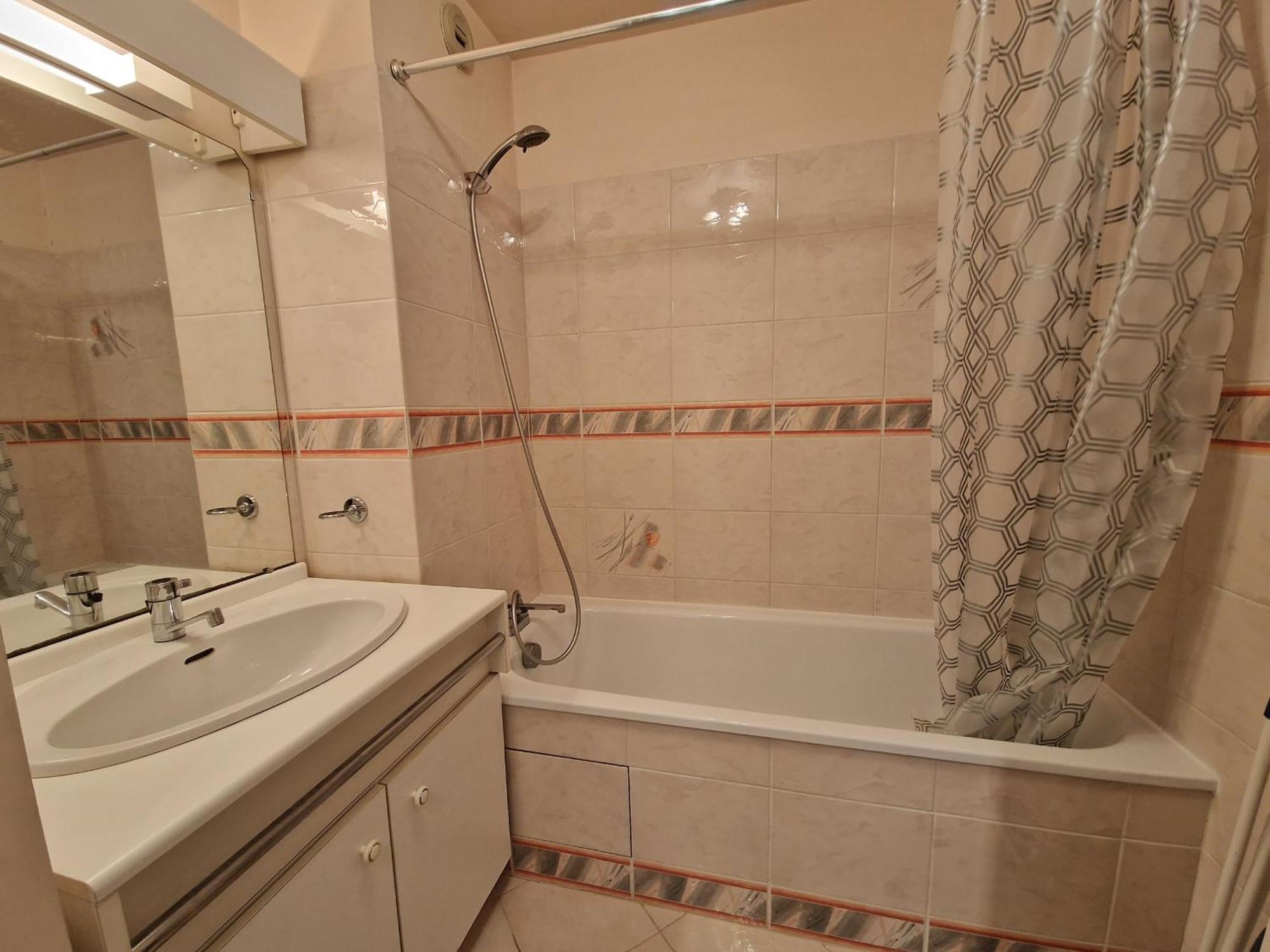 Appartement Avec Piscine, Tennis & Balcon, Centre-Ville Chatelaillon-Plage, 6 Pers, 2 Ch - Fr-1-706-17 المظهر الخارجي الصورة